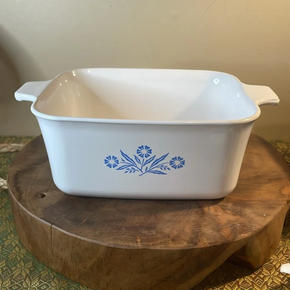 1 1/2 Quart Corning Blue Cornflower Dish - Picture 1 of 7